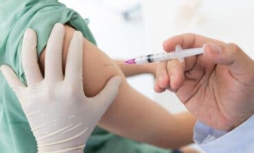 La Comunidad de Madrid iniciará la vacunación simultánea frente a la gripe y el covid el próximo 7 de octubre