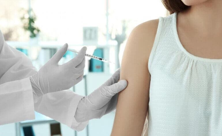 La Comunidad de Madrid amplía la vacunación del virus del papiloma a chicos de 13 a 18 años