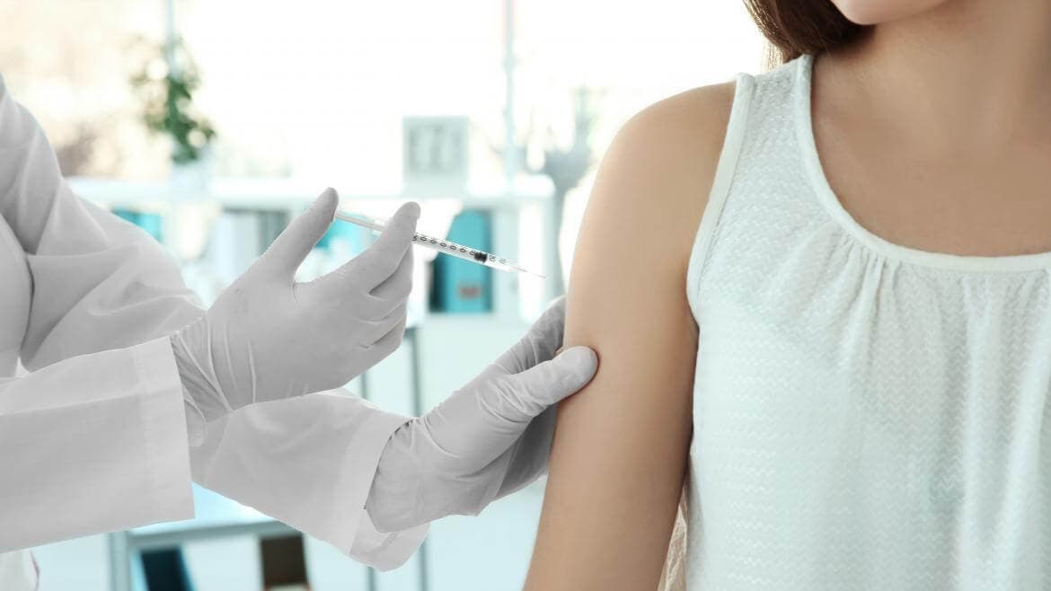 La Comunidad de Madrid amplía la vacunación del virus del papiloma a chicos de 13 a 18 años