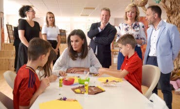 La Reina visita un colegio de Azuqueca de Henares para inaugurar el curso escolar 