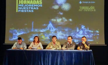 El alcalde de Torrejón se reúne con las peñas para «seguir mejorando las Fiestas Populares»