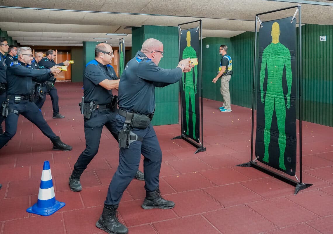 Torrejón acoge un curso para la formación de policías como instructores de pistolas taser 