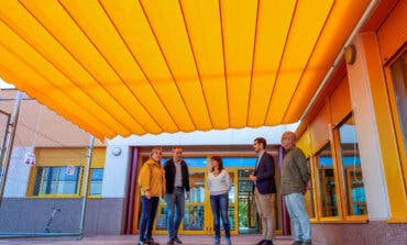 El Ayuntamiento de Torrejón instala una nueva pérgola con toldo en el colegio de Educación Especial Íker Casillas