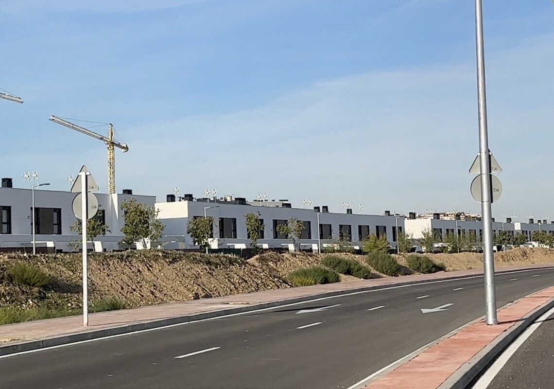Los vecinos del nuevo barrio de Aldovea de Torrejón ya pueden contratar suministro eléctrico  