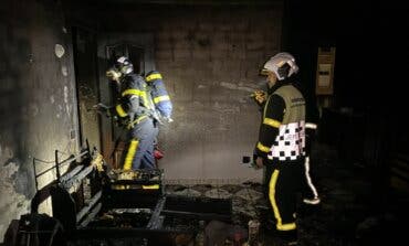Intoxicado un hombre de 71 años en el incendio de su vivienda en Móstoles