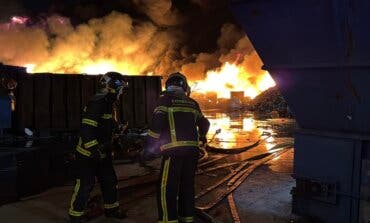 Controlado un incendio en una planta de reciclaje de Arganda