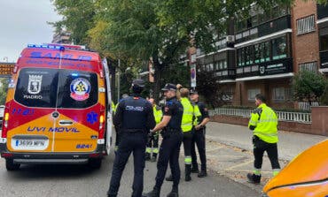 Dos heridos en una colisión entre un coche y una moto en Madrid