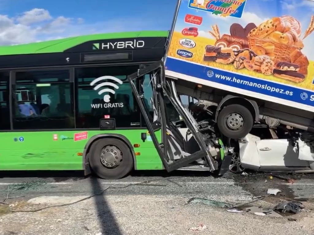 Impactante accidente múltiple con 10 heridos en la M-600