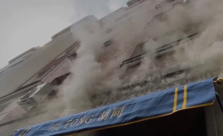 Un incendio en un restaurante en Madrid obliga a desalojar a varios vecinos de sus viviendas