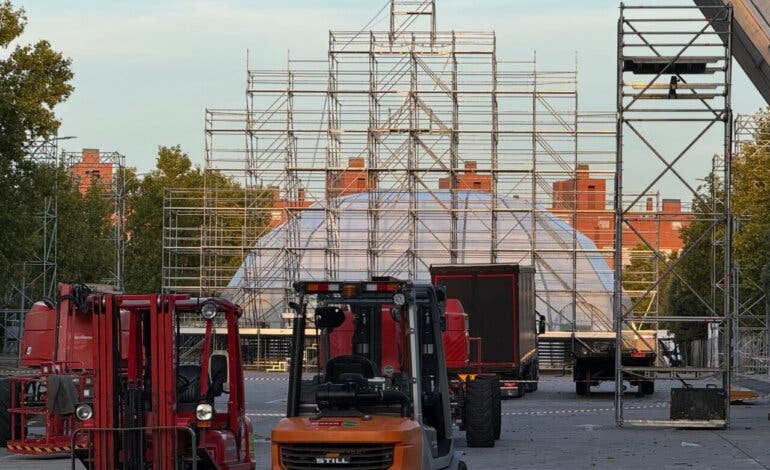 Comienza la cuenta atrás para la Navidad en Torrejón con el montaje del Parque Mágicas Navidades