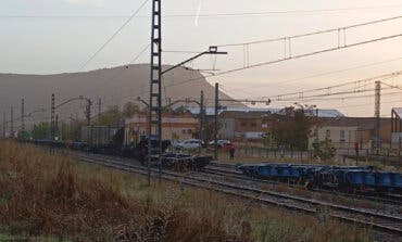 Descarrila un tren que transportaba mercancía peligrosa en Guadalajara sin causar heridos