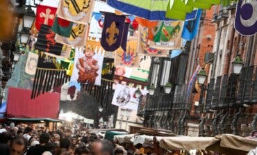 Bajan a la mitad las visitas al Mercado Cervantino de Alcalá de Henares por la lluvia 
