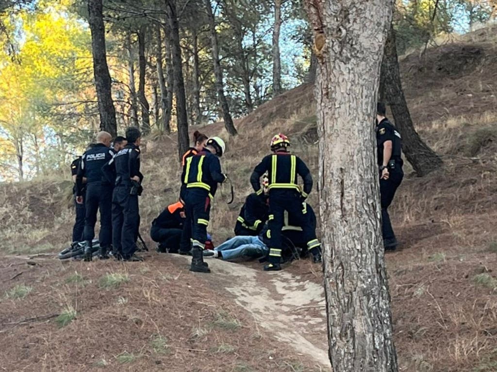 Rescatan en Alcalá de Henares a un hombre que había caído por un barranco 