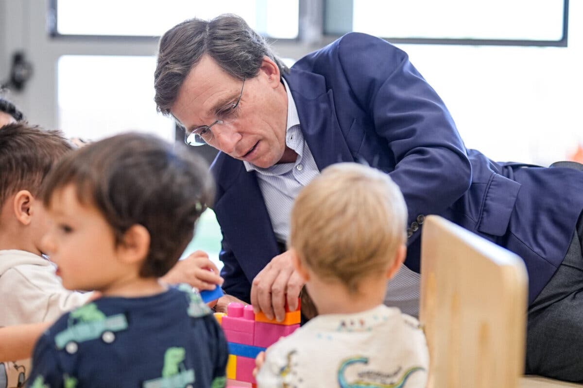 Madrid dará ayudas directas de 500, 750 y 1.000 euros por hijo nacido a partir de junio de 2025