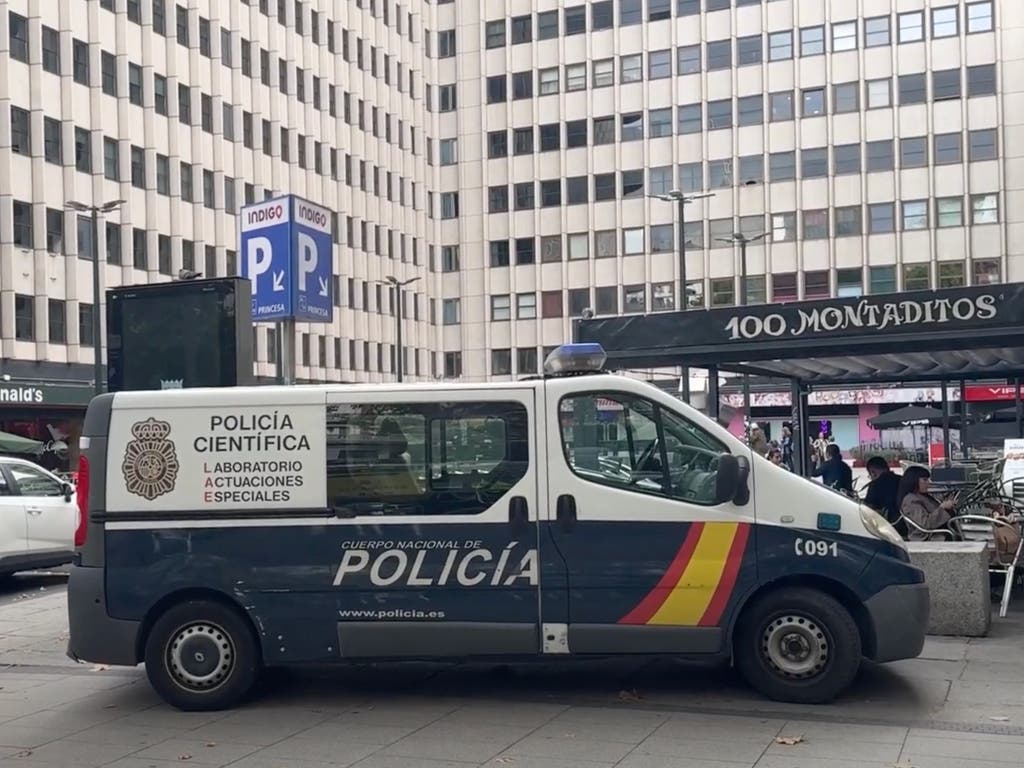 La Policía investiga la muerte de una mujer en un piso burdel en Madrid