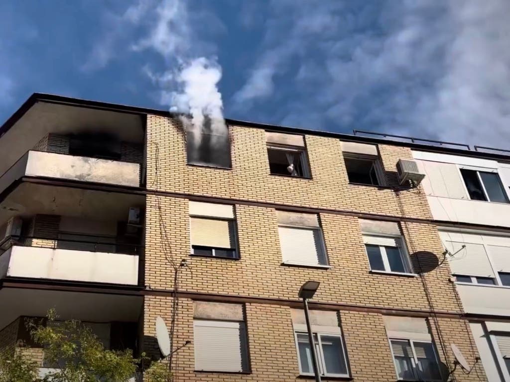 Cuatro personas atendidas en el incendio de una vivienda en Vicálvaro