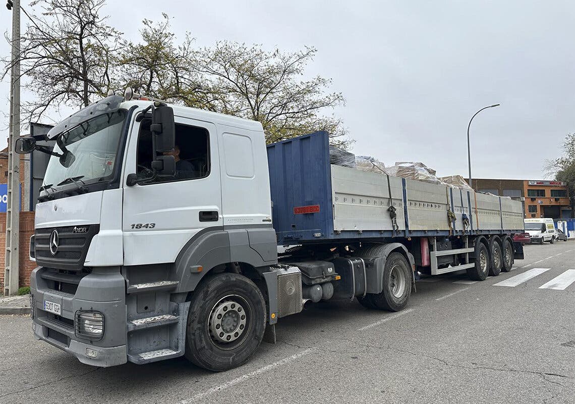 Torrejón envía a Valencia dos nuevos camiones con material de ayuda donado por vecinos y entidades 