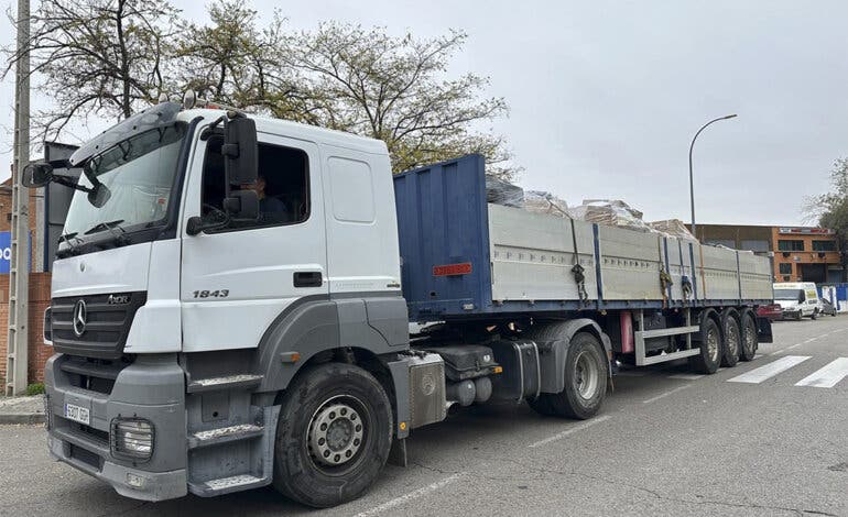 Torrejón envía a Valencia dos nuevos camiones con material de ayuda donado por vecinos y entidades 