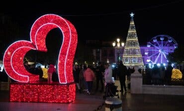 Alcalá de Henares inaugura la Navidad con una Plaza de Cervantes de postal 