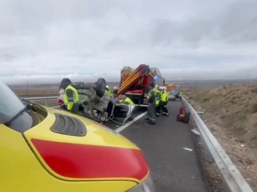 Herida grave una mujer tras volcar el coche en el que viajaba en la A-3
