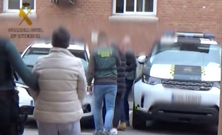 Detenidos una empleada del hogar y su hijo por robar joyas y un lingote de oro a un anciano en Collado Villalba
