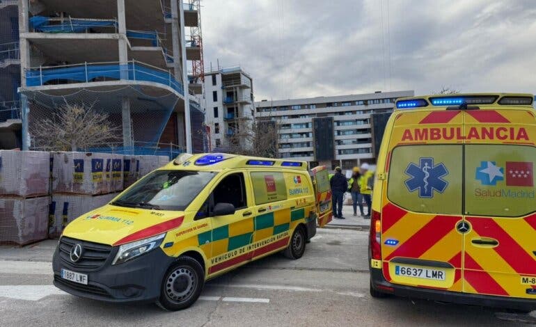 Herido grave un trabajador en Madrid tras caer por un hueco de cuatro metros de altura  