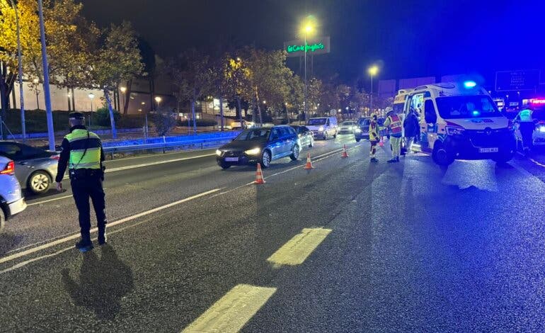 Un motorista herido grave en un accidente múltiple en la A-5
