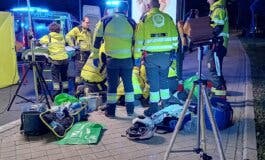 Herido grave un motorista tras chocar contra un coche y una marquesina publicitaria en Madrid 