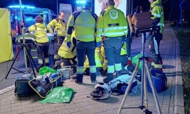 Herido grave un motorista tras chocar contra un coche y una marquesina publicitaria en Madrid 