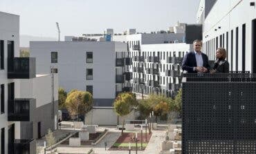 La Comunidad de Madrid entrega 154 nuevas viviendas de alquiler asequible en Alcalá de Henares