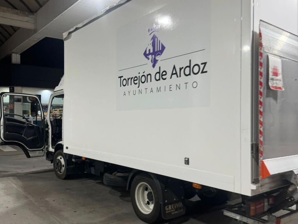 Torrejón recoge material de emergencia para ayudar a los damnificados por la DANA