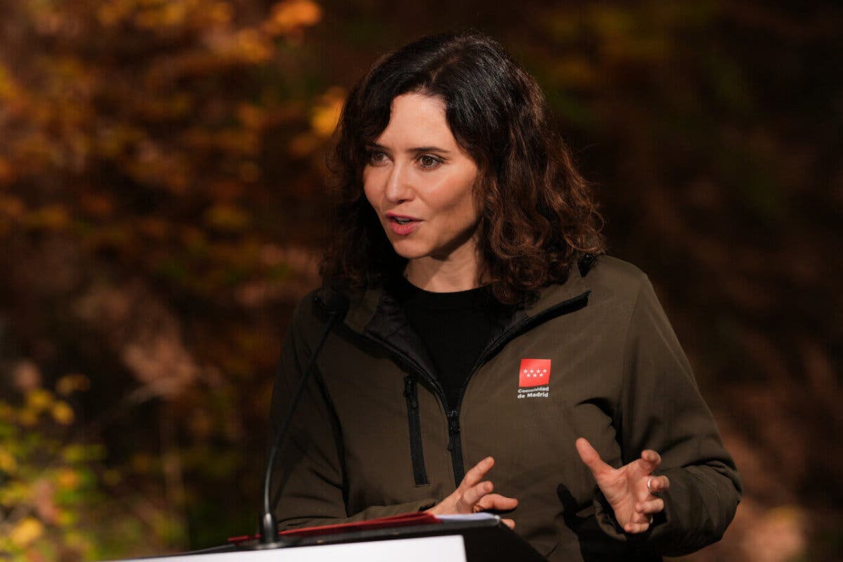 Ayuso reitera la colaboración de Madrid con Valencia y se emociona: «No pensamos en otra cosa»