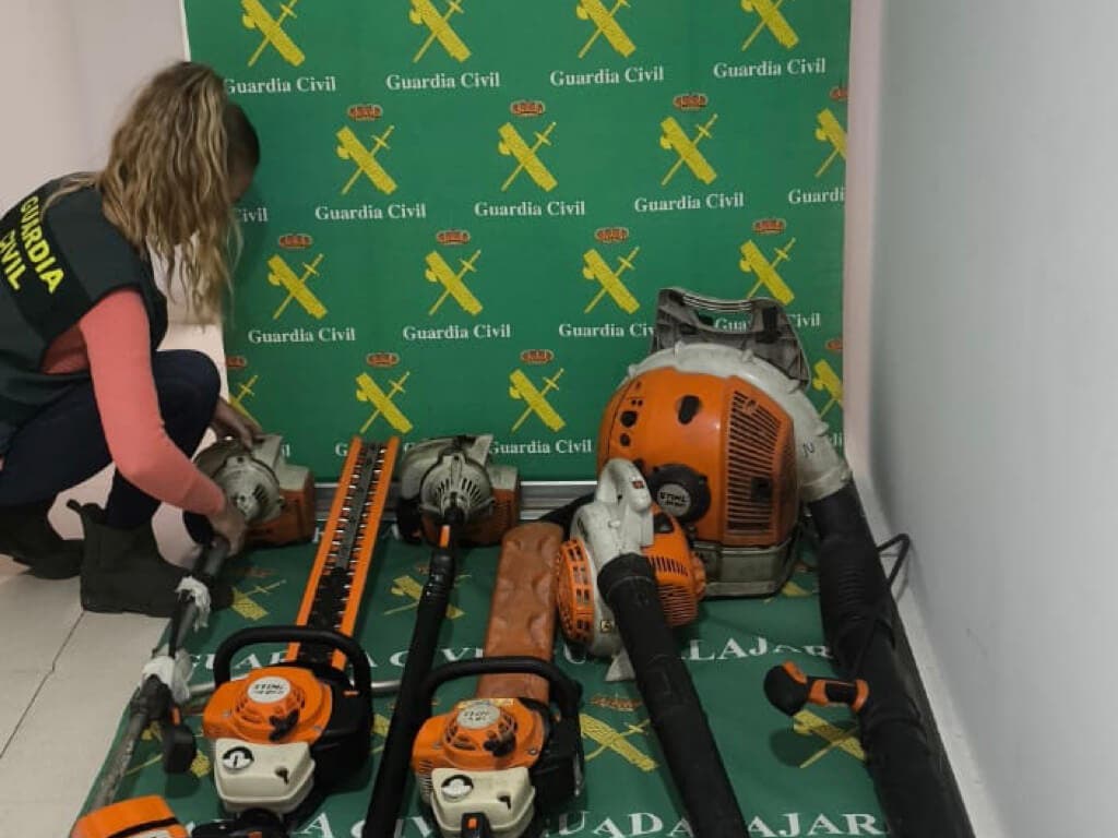 Tres detenidos en Azuqueca por robar material de jardinería del Ayuntamiento