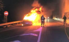 Arde una furgoneta en la M-206, a la altura de Torrejón