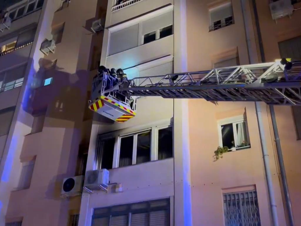 Ocho heridos en el incendio de una vivienda en Carabanchel