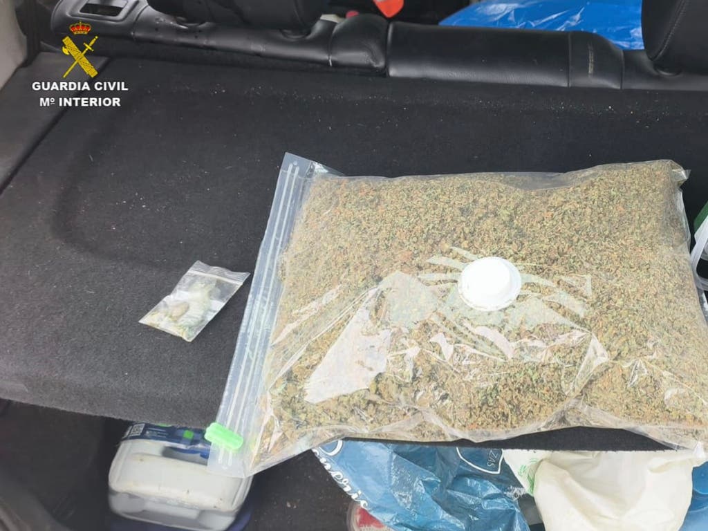 Detenido un conductor en Guadalajara que llevaba un kilo de marihuana en el maletero