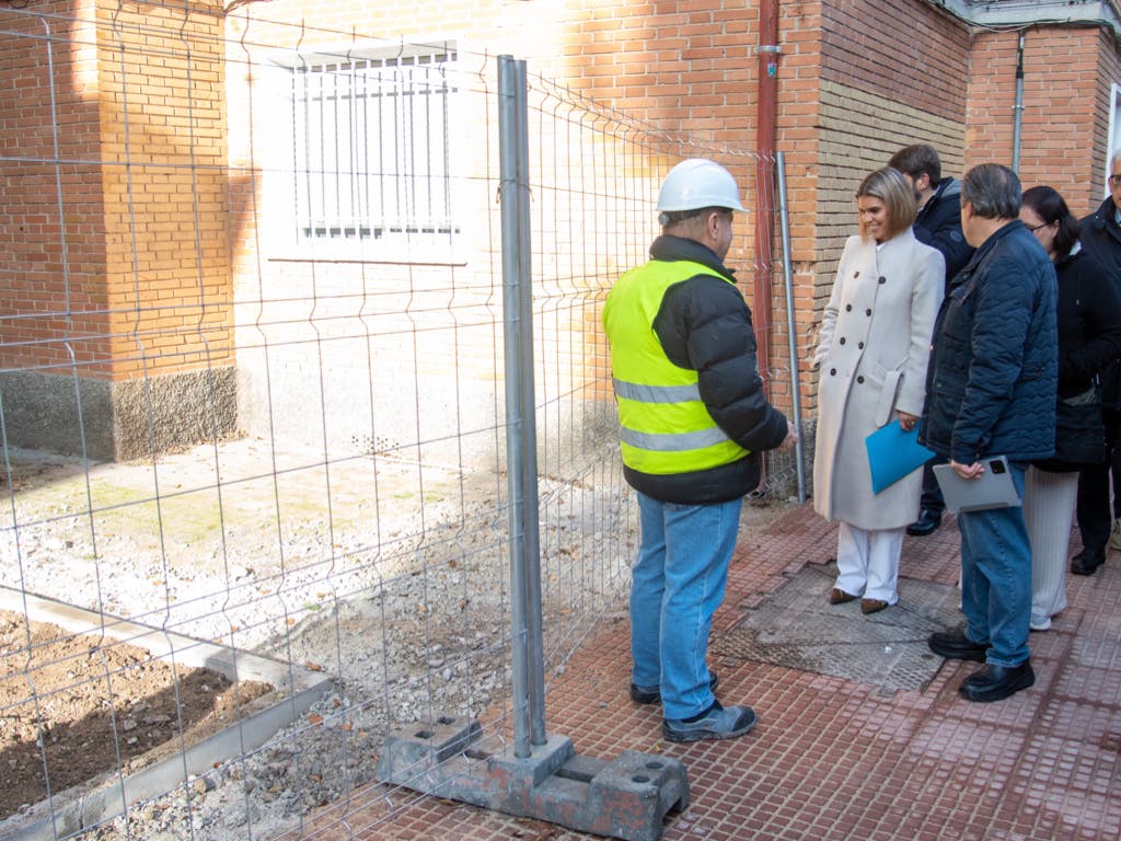 Alcalá de Henares invierte más de 85.000 euros en la mejora de las aceras de Reyes Católicos