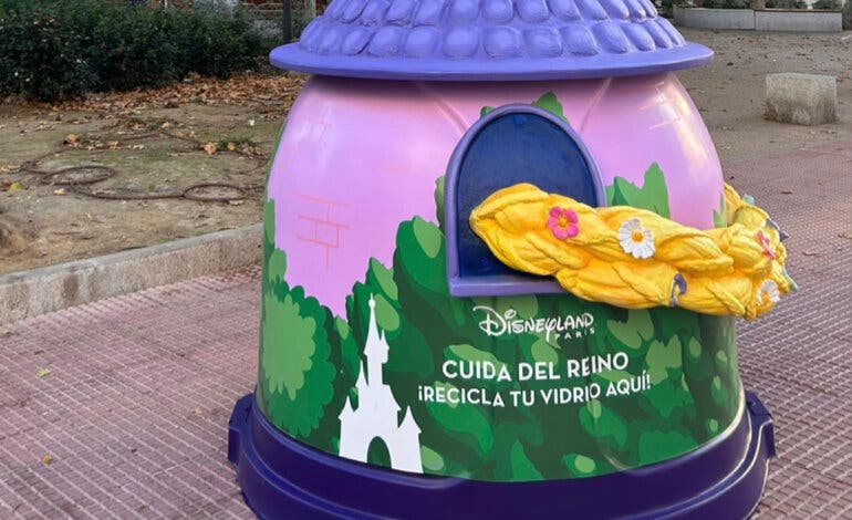Alcalá de Henares estrena contenedores de Disney para fomentar el reciclaje de vidrio entre los más pequeños