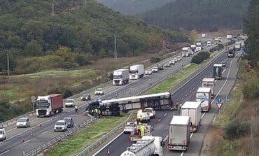 Tres heridos, entre ellos una niña, en un accidente en la A-2