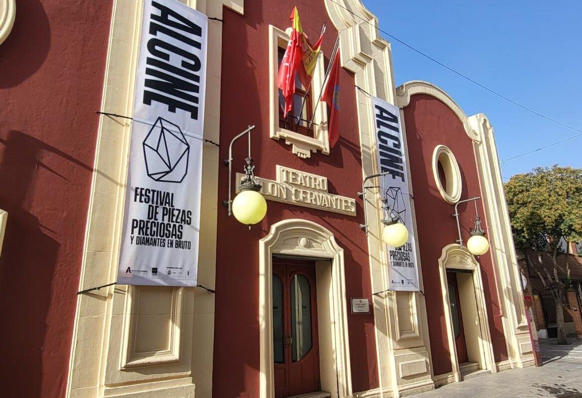 La Comunidad de Madrid rinde homenaje en Alcalá de Henares al cine quinqui