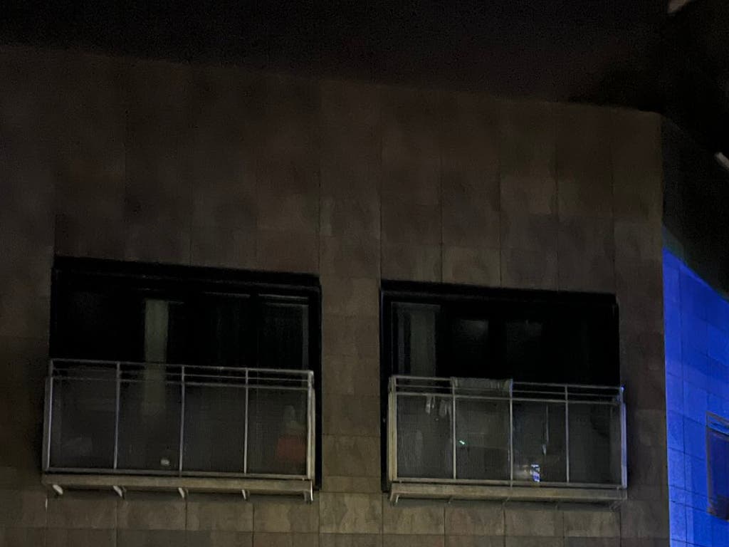 Buscan al colombiano que degolló a otro en el hotel okupado junto a la A-2 en Madrid 