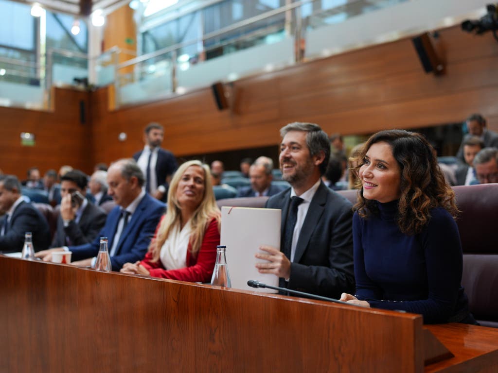 Madrid aprueba 8 nuevas bajadas de impuestos para comprar vivienda y atraer inversión extranjera