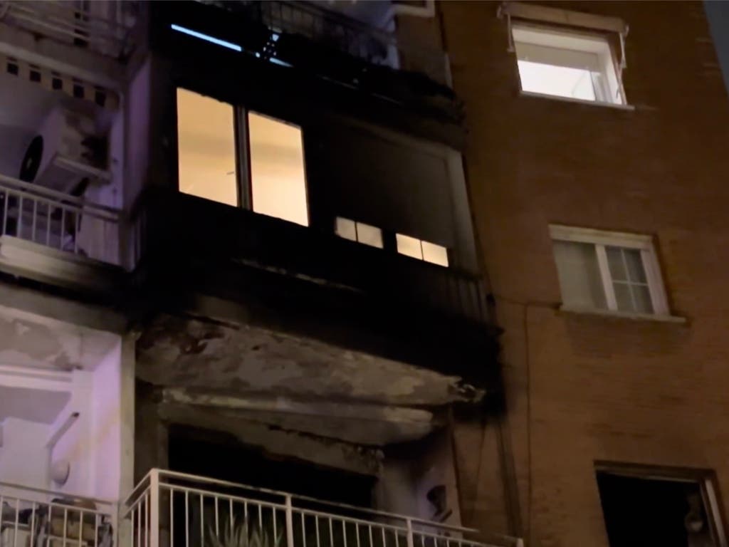 Nueve intoxicados en el incendio de una vivienda en Madrid 