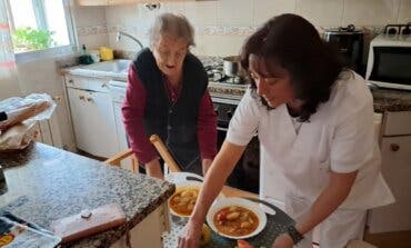 11 mujeres trabajan y se forman en Ambite ayudando a 40 mayores del pueblo