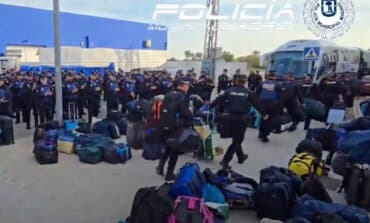 Policías municipales de Madrid, despedidos entre aplausos en Valencia: llega un segundo contingente 