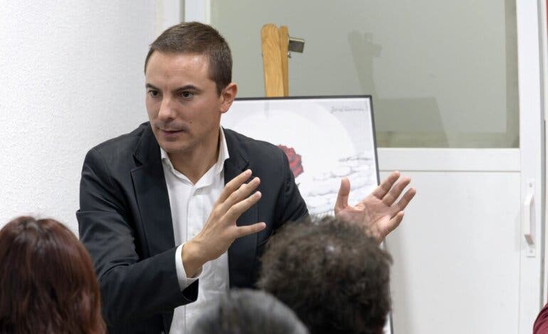 El líder del PSOE en Madrid, Juan Lobato, denuncia estar sufriendo un «linchamiento» desde su propio partido 