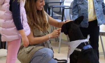 El Hospital de Torrejón incorpora la terapia asistida con animales para niños con autismo