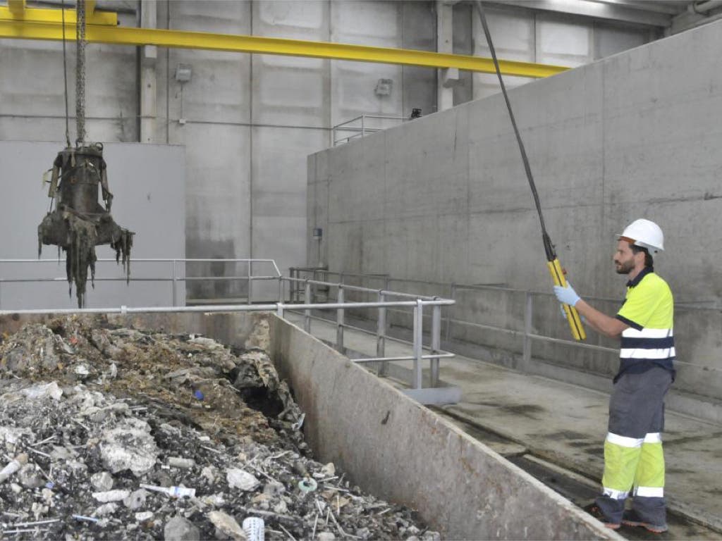 La Comunidad de Madrid alerta del peligro de arrojar toallitas al inodoro 