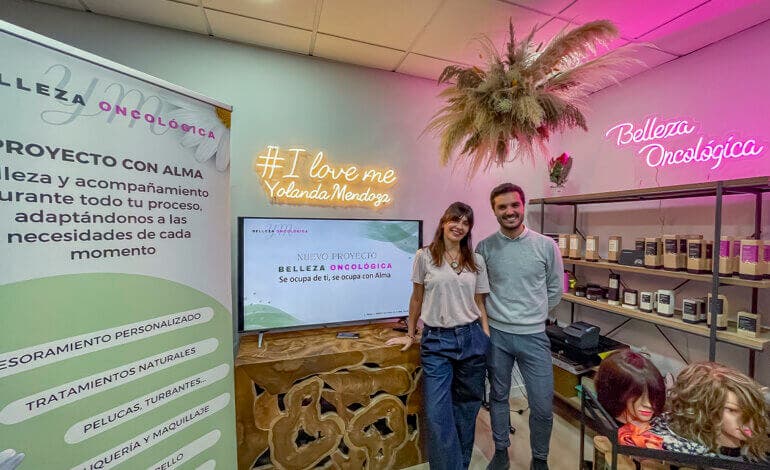 Una peluquería de Torrejón lanza el proyecto Belleza Oncológica para ayudar a personas con cáncer 