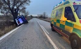 Herido grave el conductor de una furgoneta tras chocar contra un árbol en Meco 
